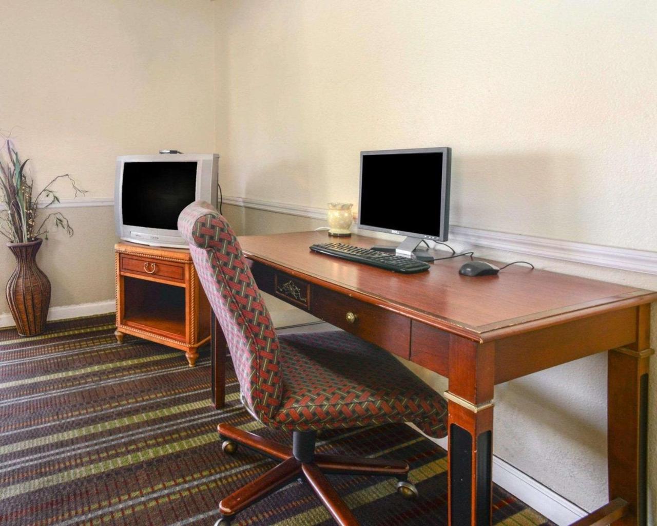 Econo Lodge Inn & Suites Carbondale Exteriör bild