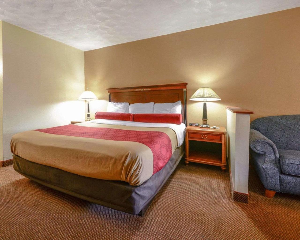 Econo Lodge Inn & Suites Carbondale Exteriör bild