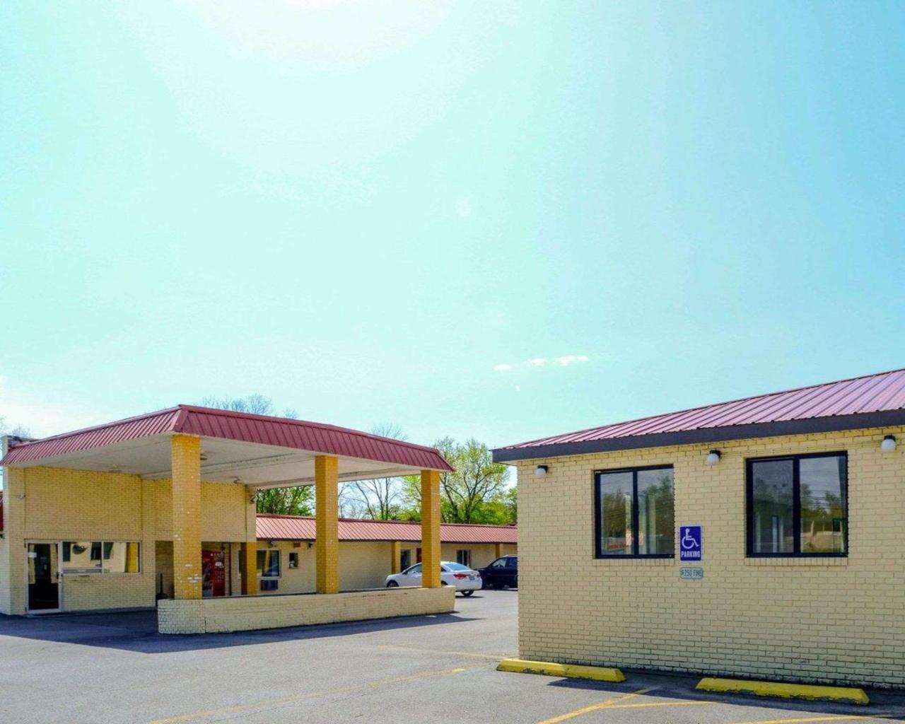 Econo Lodge Inn & Suites Carbondale Exteriör bild