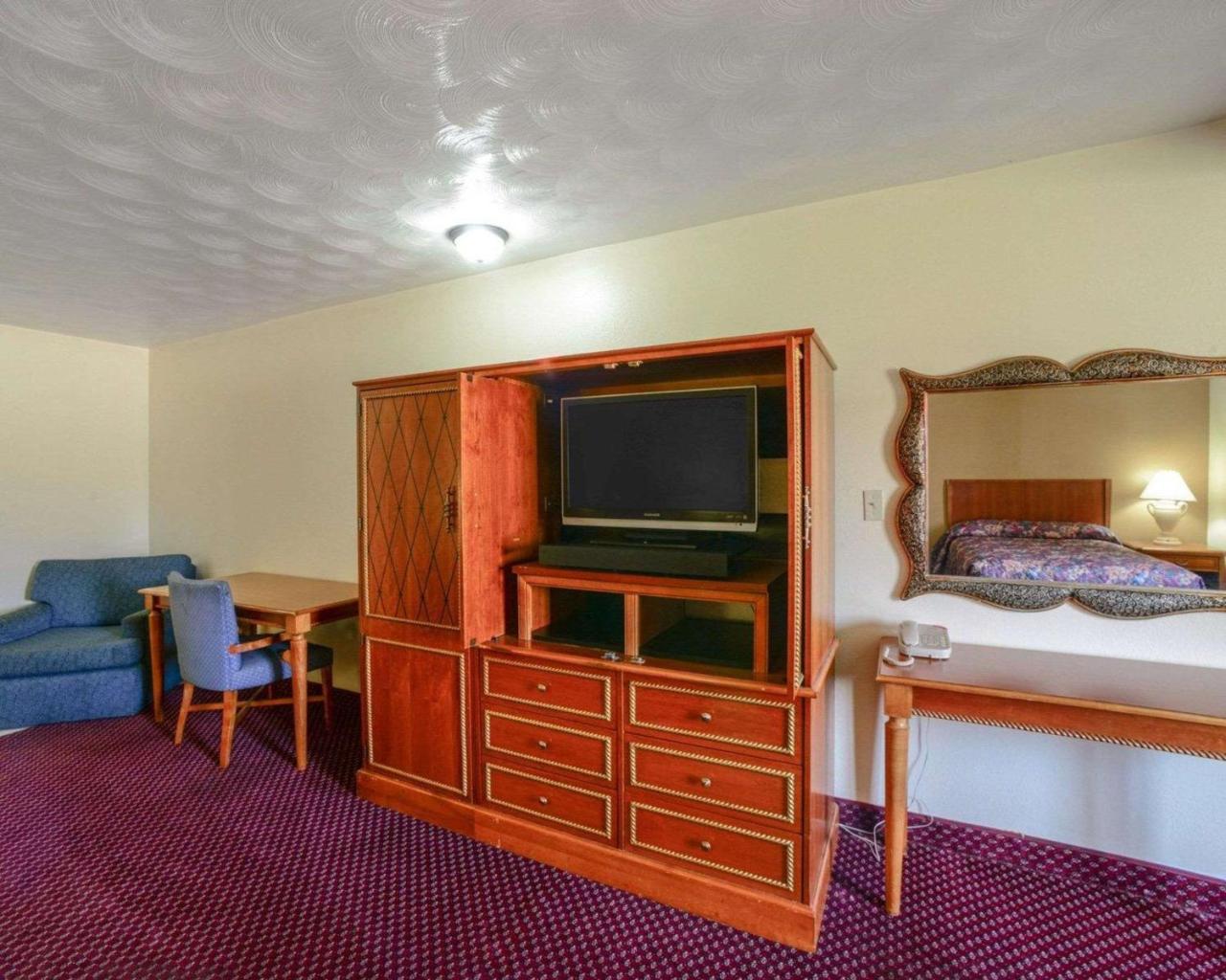 Econo Lodge Inn & Suites Carbondale Exteriör bild